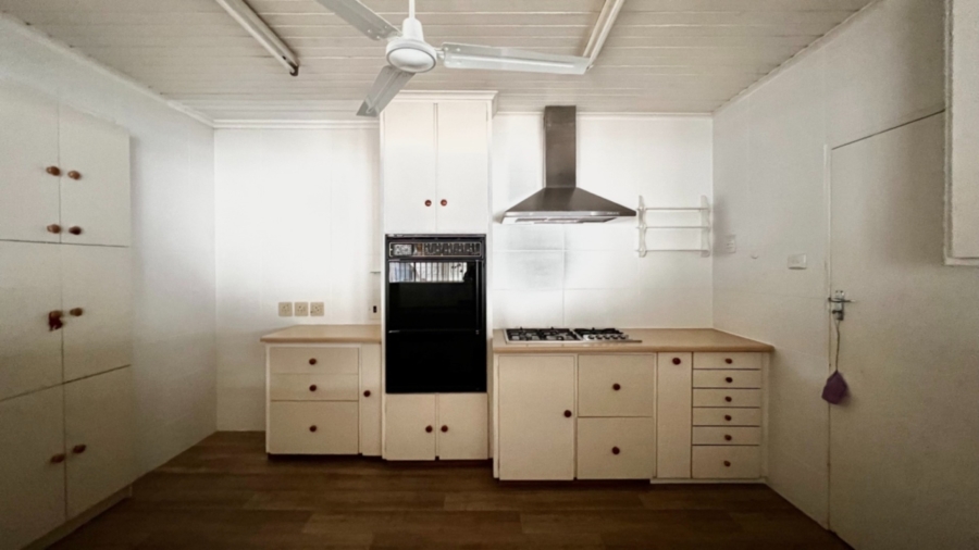 To Let 3 Bedroom Property for Rent in Lionviham Western Cape